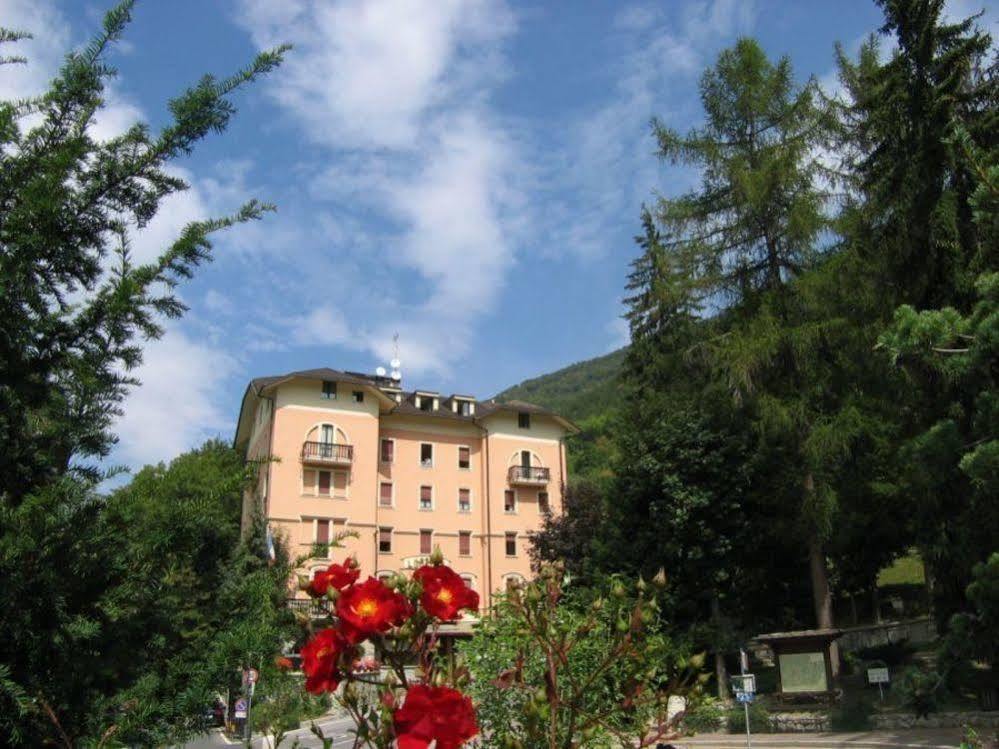 Limone Palace Aparthotel Limone Piemonte Bagian luar foto